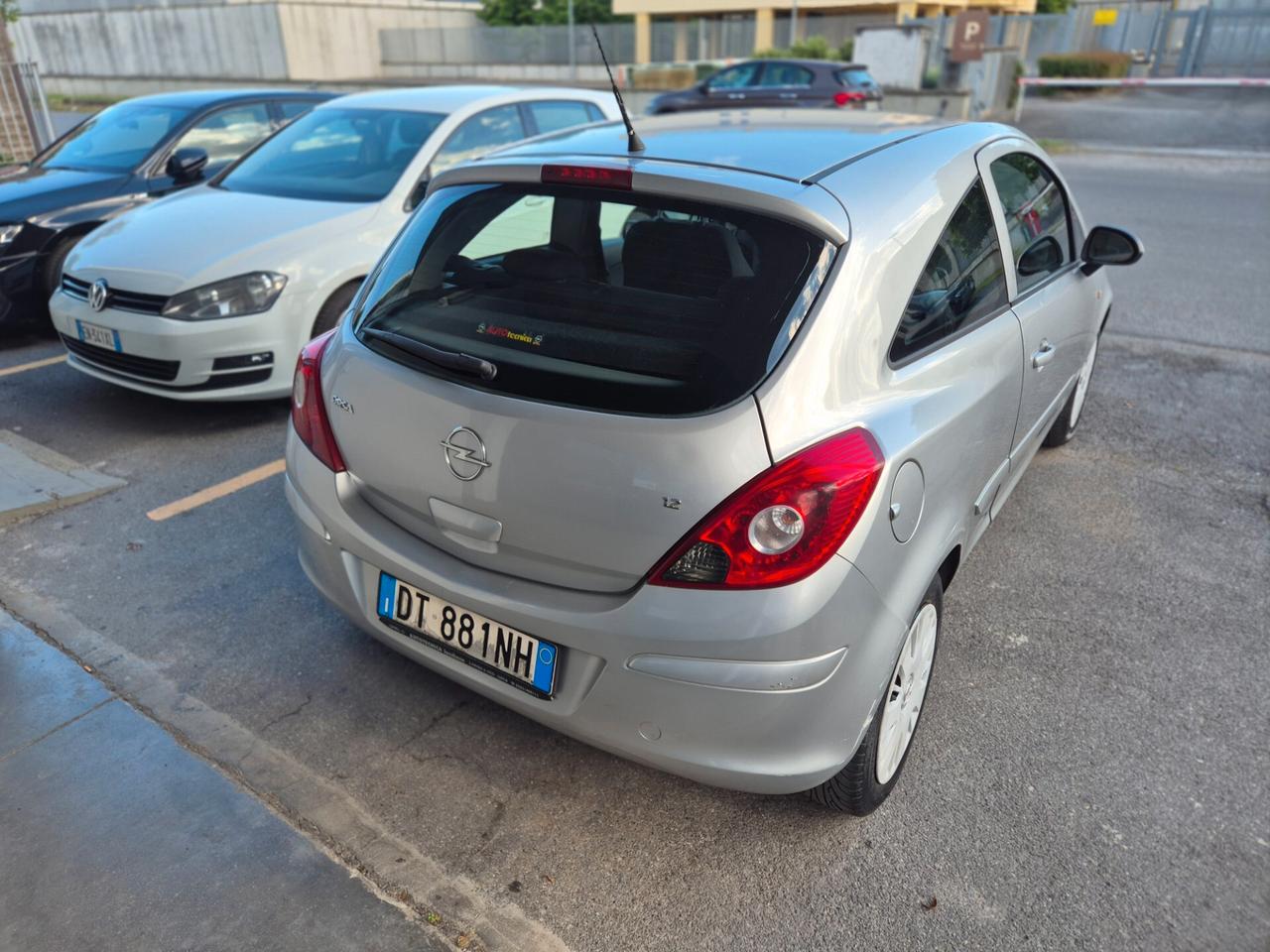 Opel Corsa 1.2 3 porte Club