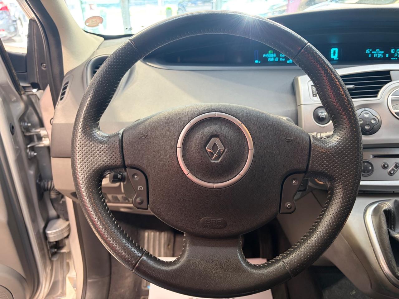 Renault Scenic Grand Scénic 1.9 dCi/130CV PlayStation Portable