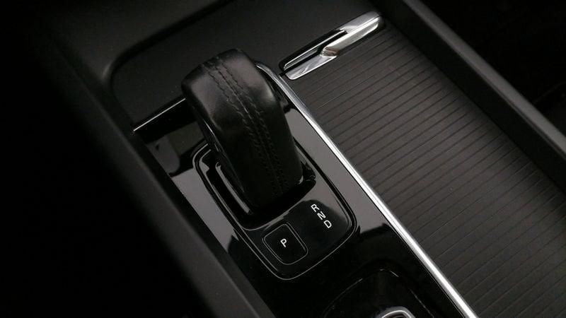 Volvo XC60 2.0 b4 Momentum Pro auto