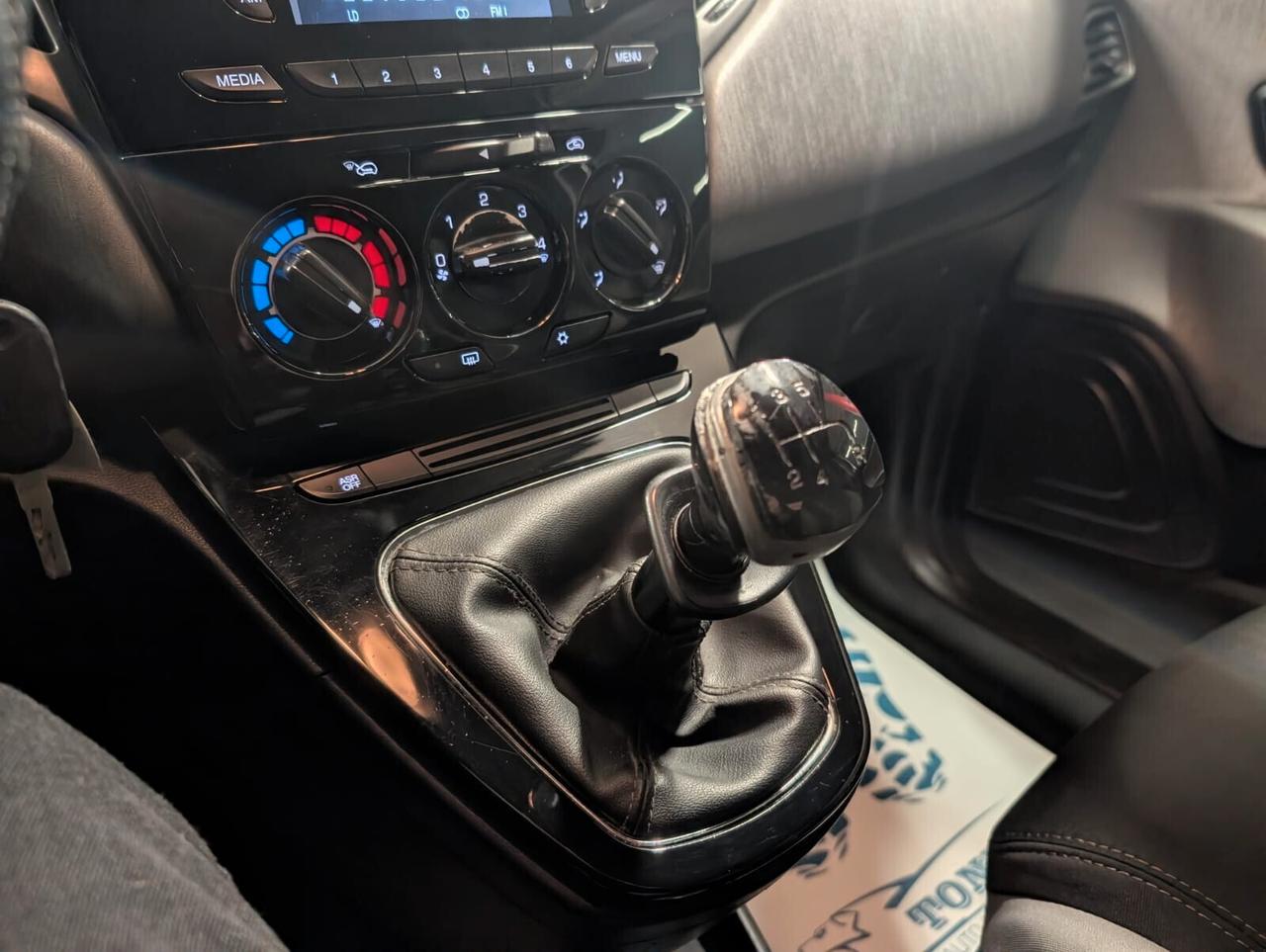 Lancia Ypsilon 0.9 TwinAir 85 CV 5 porte Metano Ecochic Silver