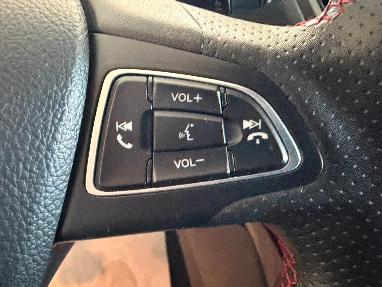 Ford Kuga 2WD 2.0 TDCI 120 cv. ST LINE