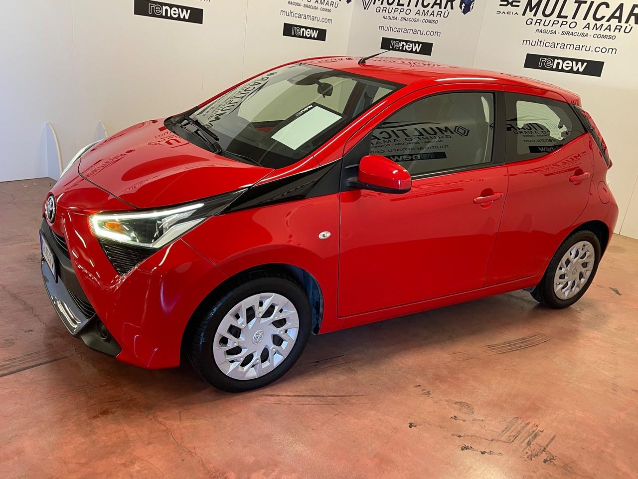 Toyota Aygo Connect 1.0 VVT-i 72 CV 5 porte x-wave grey