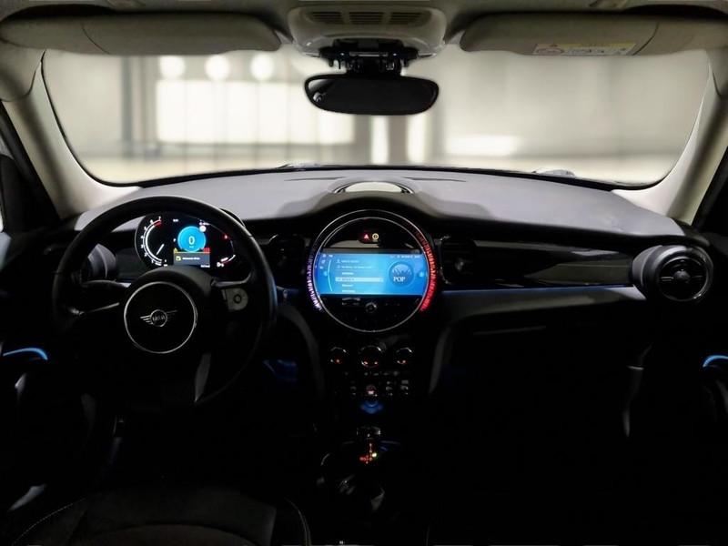 MINI COOPER ESSENTIAL AUTO 5 PORTE BERLINA