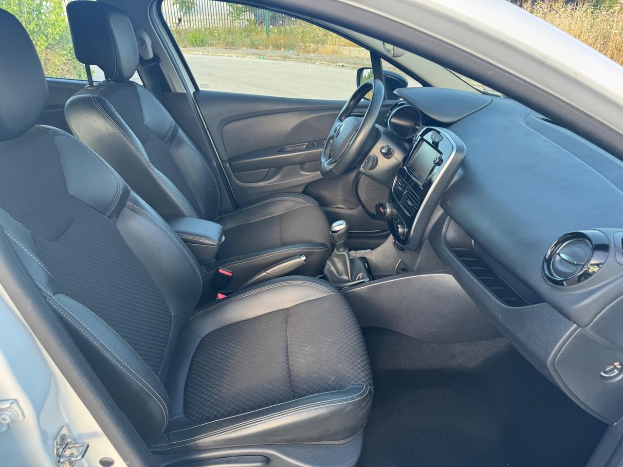 Renault Clio dCi 8V 75 CV 5 porte Moschino Life N 1 (autocarro)