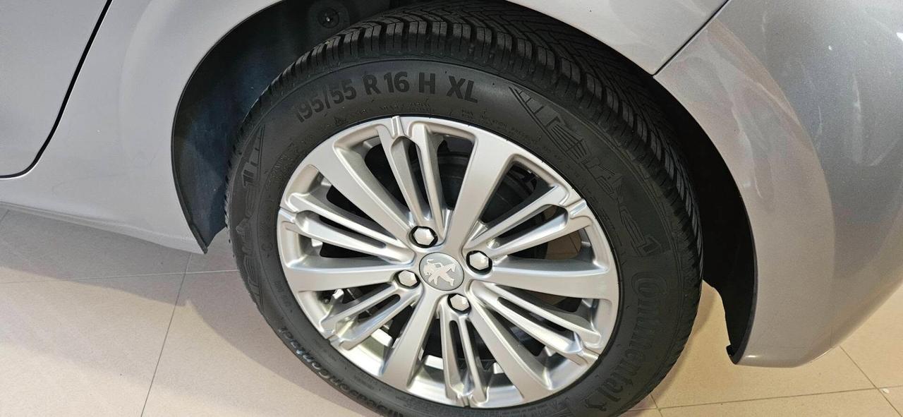 Peugeot 208 PureTech 82cv 5 porte Allure-Navi- Chromo-4 Vetri elett.-Sensori parch