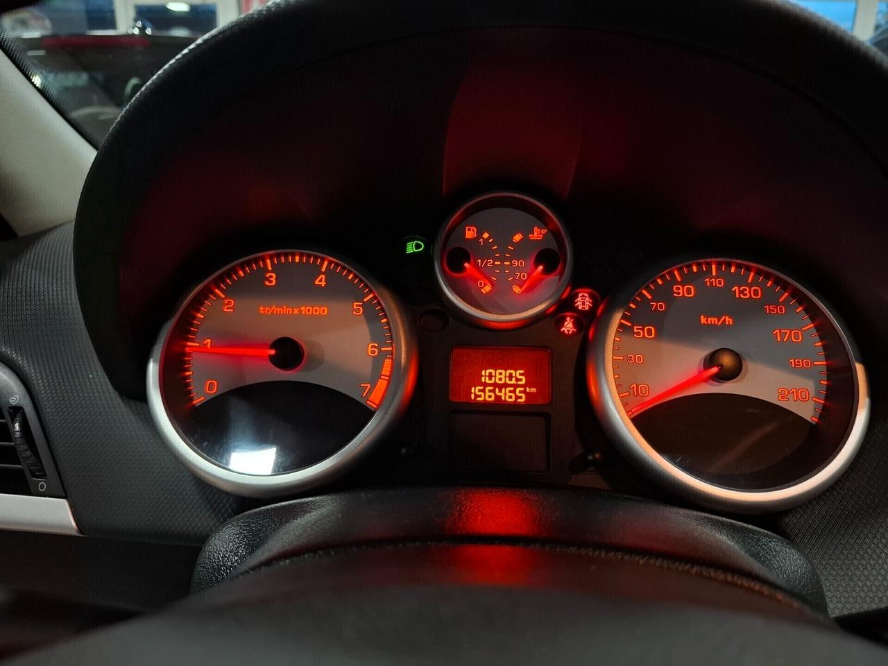 Peugeot 207 1.4 benzina Neopatentato
