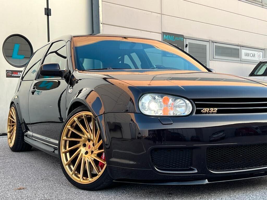 Volkswagen Golf R32