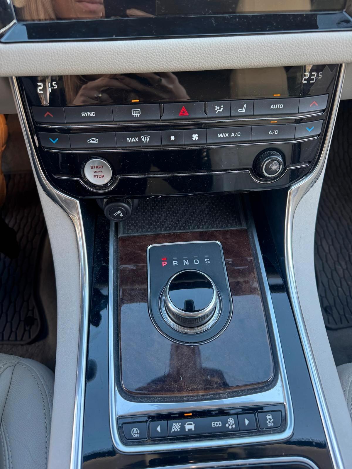 Jaguar XF 3.0 D V6 300 CV aut. Prestige