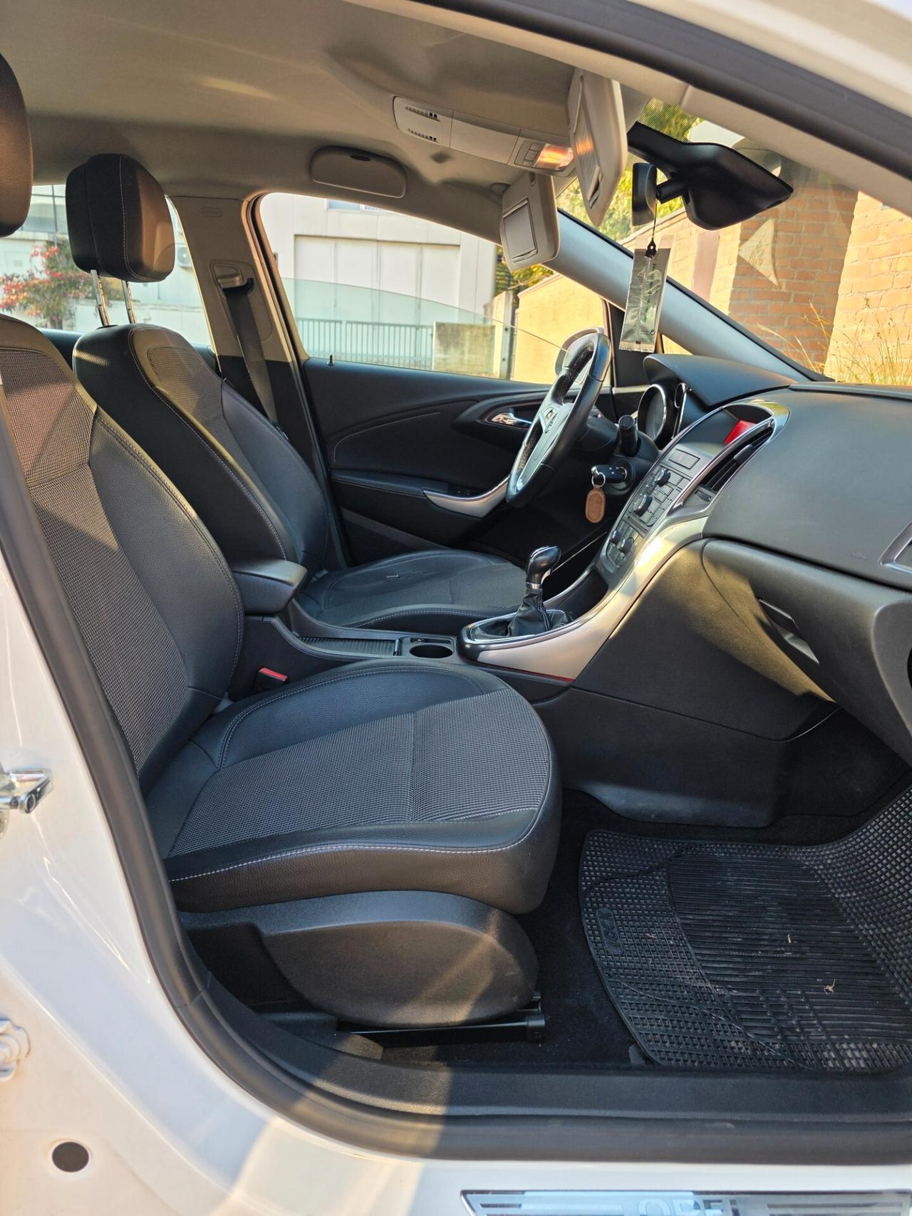 Opel Astra Cosmo neopatentati euro5B anno 2011