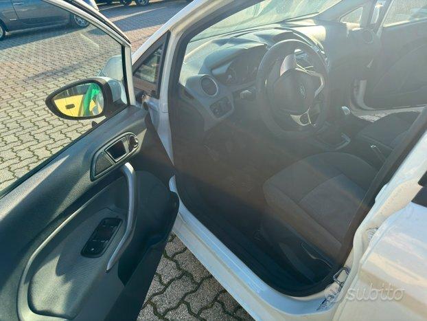 Ford Fiesta 1.2 benzina adatta per neopatentati