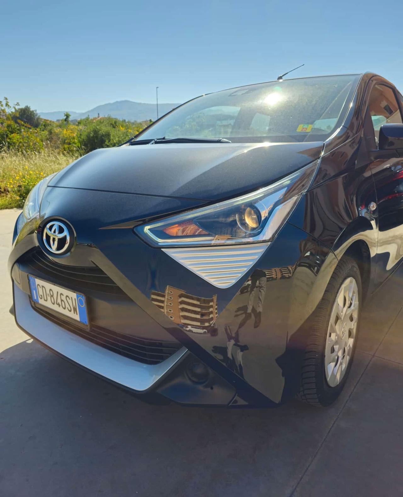 Toyota Aygo Connect 1.0 VVT-i 72 CV 5 porte x-play