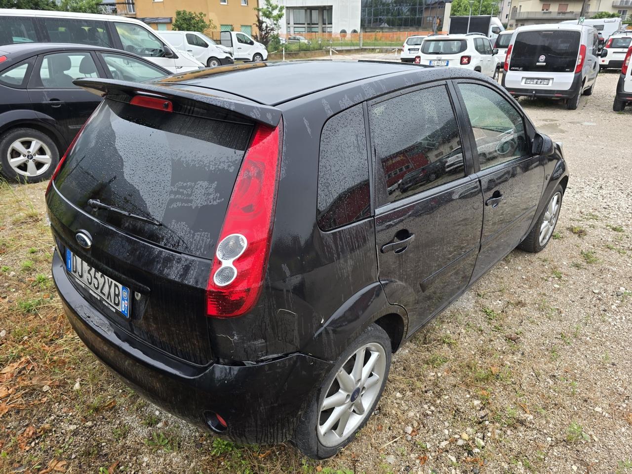 Ford Fiesta 1.4 TDCi 5p. Ghia SI NEOPATENTATI