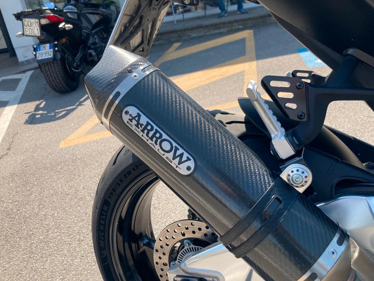 Aprilia Tuono V4 1100 factory accessoriata sospensioni elettroniche