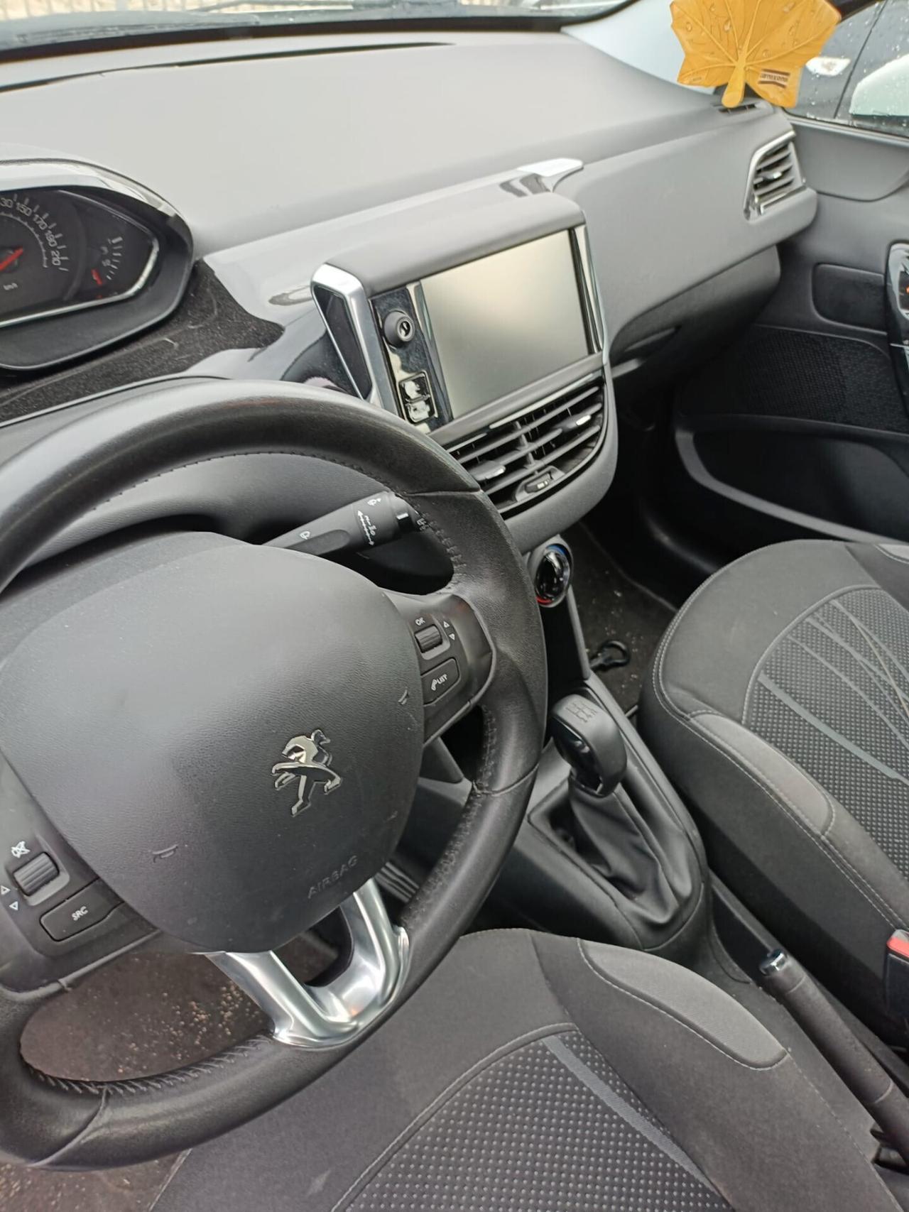 Peugeot 208 PureTech 82 5 porte Allure MOTORE NUOVO