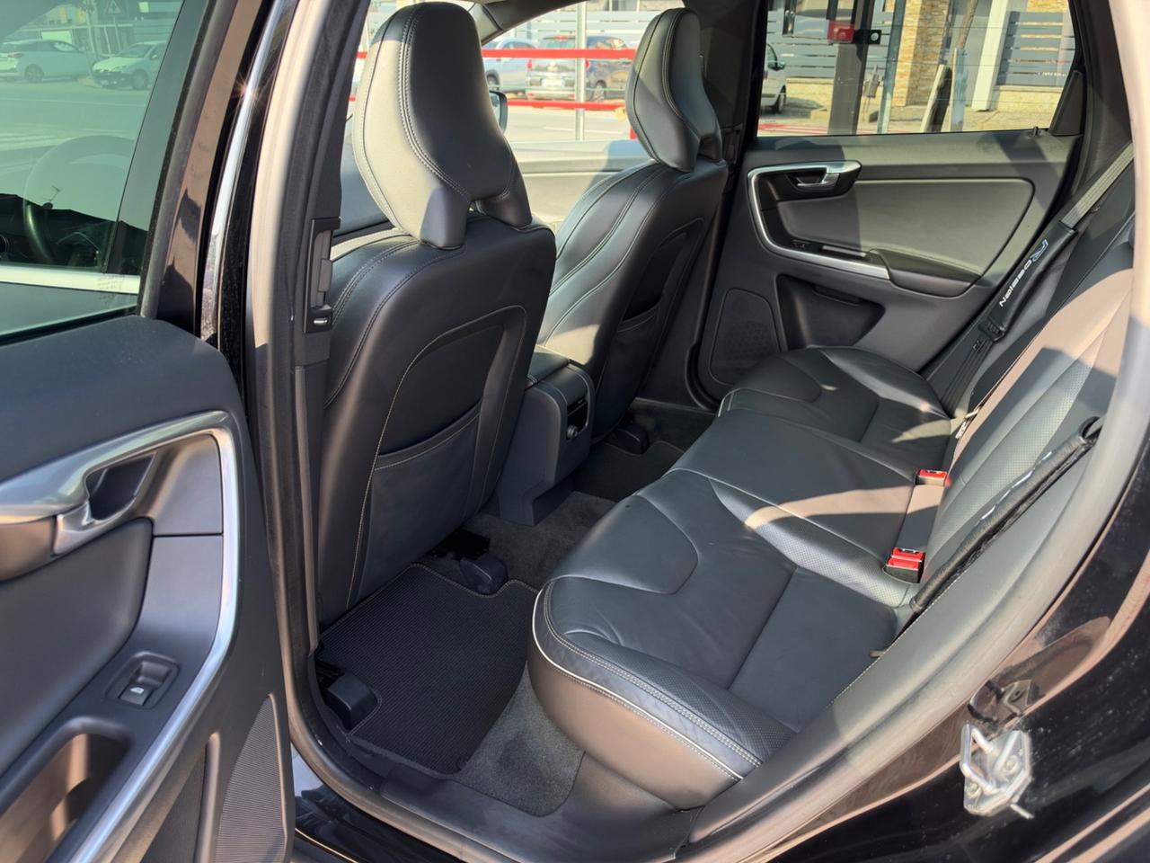 Volvo XC 60 D5 AWD Geartronic R-design Momentum