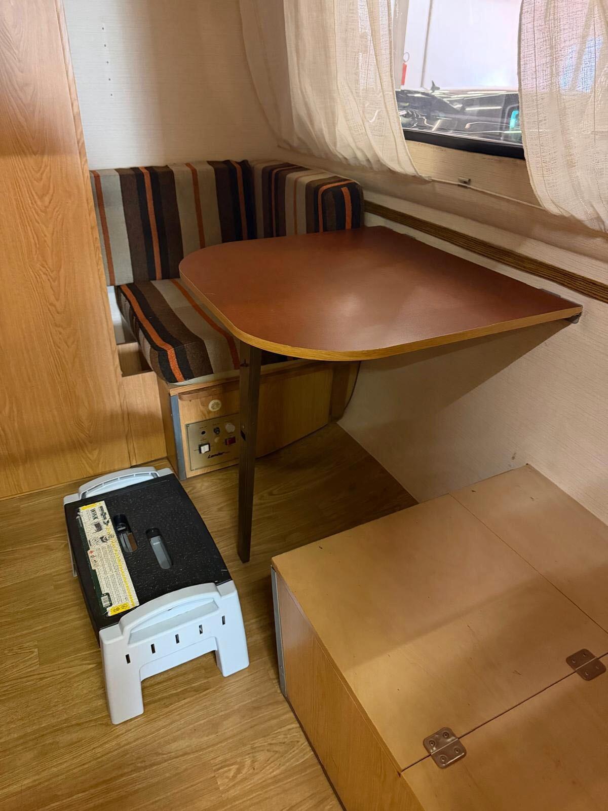 Volkswagen T2a + Roulotte Lander 340 Bora