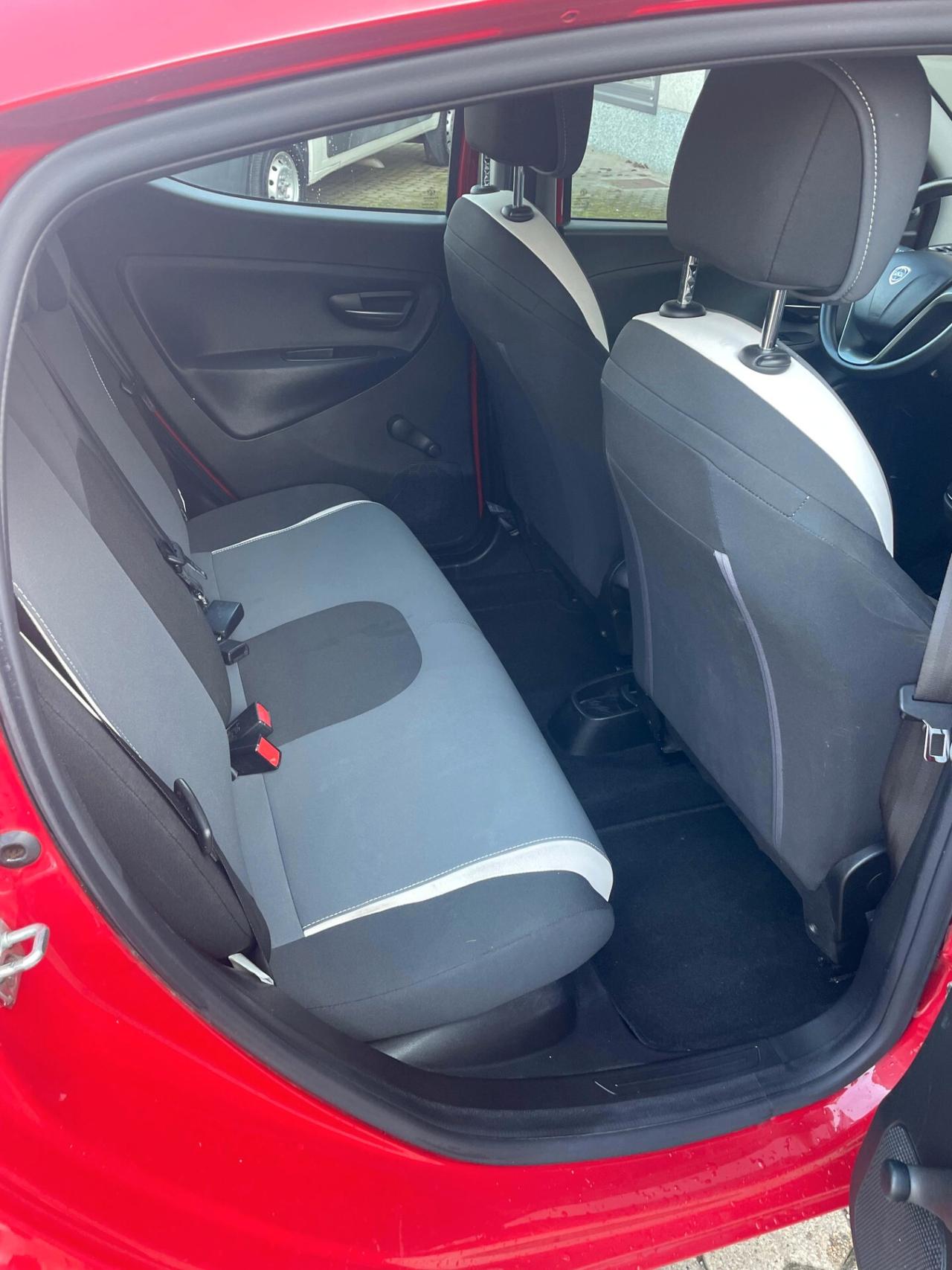 Lancia Ypsilon 1.2 69 CV 5 porte Elefantino