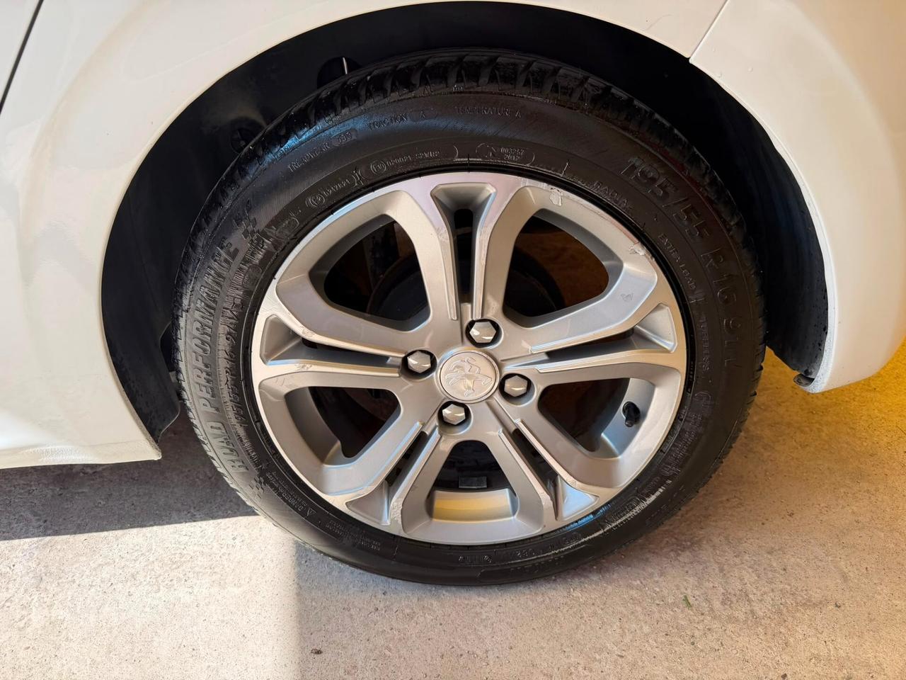 Peugeot 208 1.4cc diesel 12 mesi garanzia-2012