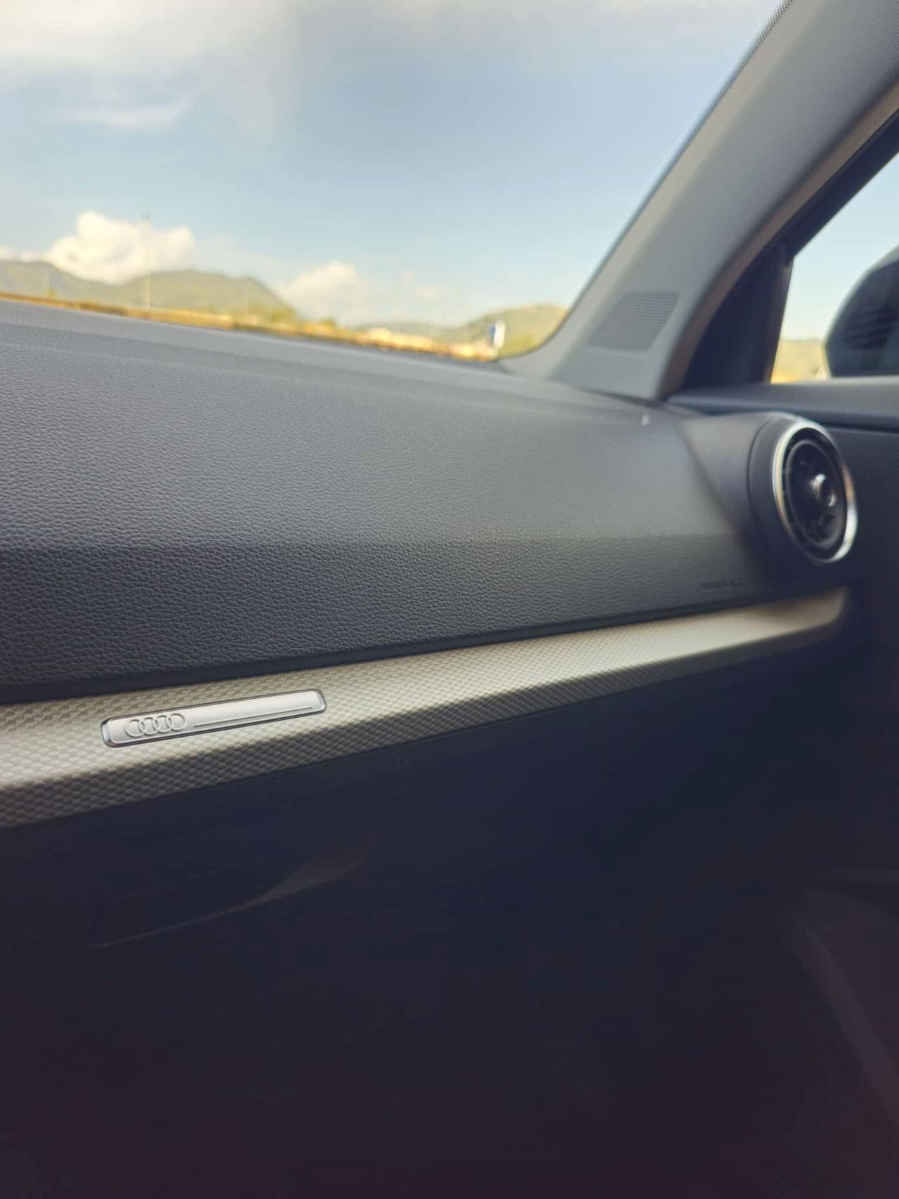 Audi Q2 30 TDI S tronic Business Advanced