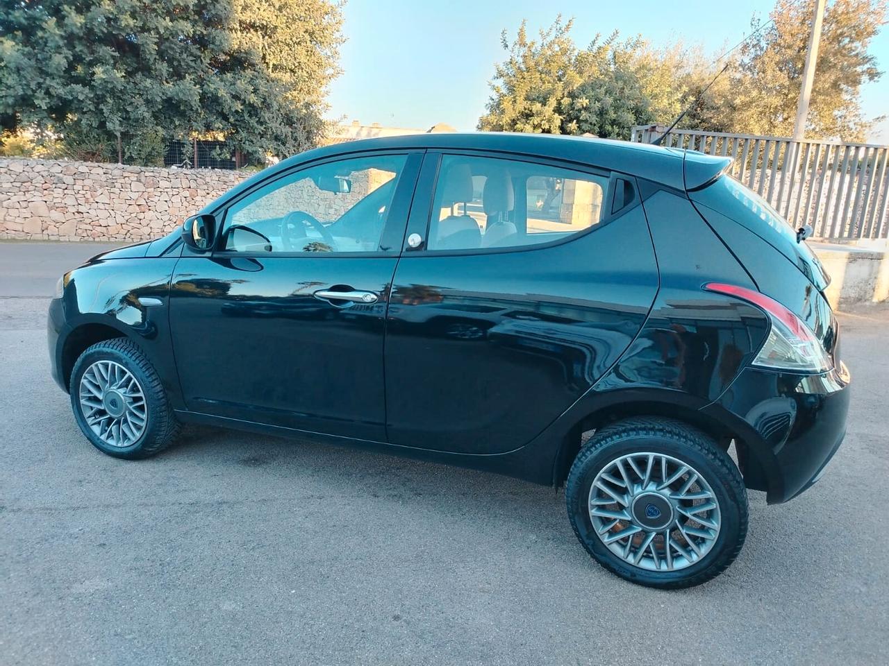 Lancia Ypsilon Gold Ecochic 900 TwinAir Metano 85cv 5p