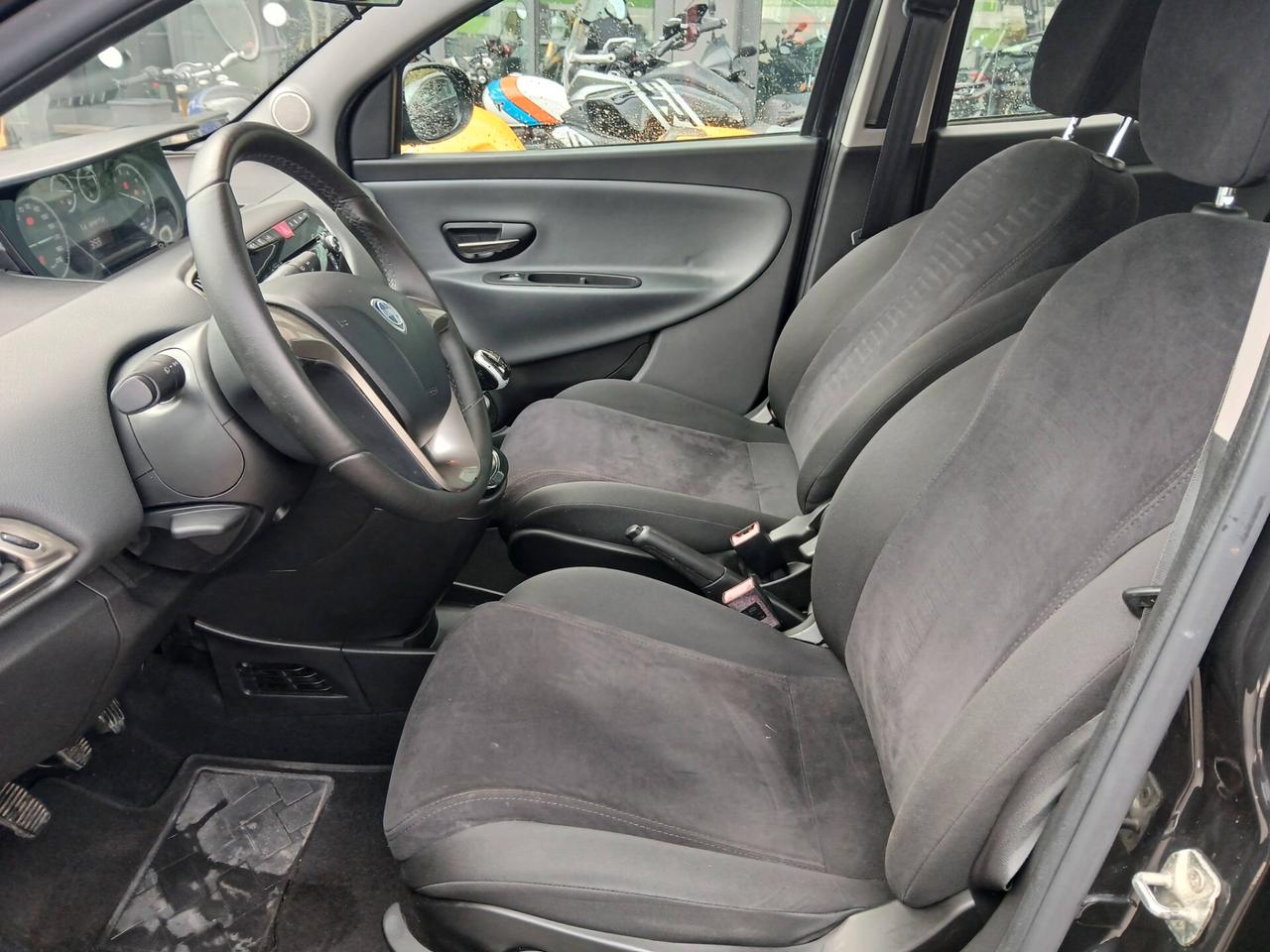 Lancia Ypsilon 0.9 TwinAir 85 CV 5 porte Metano Ecochic Gold