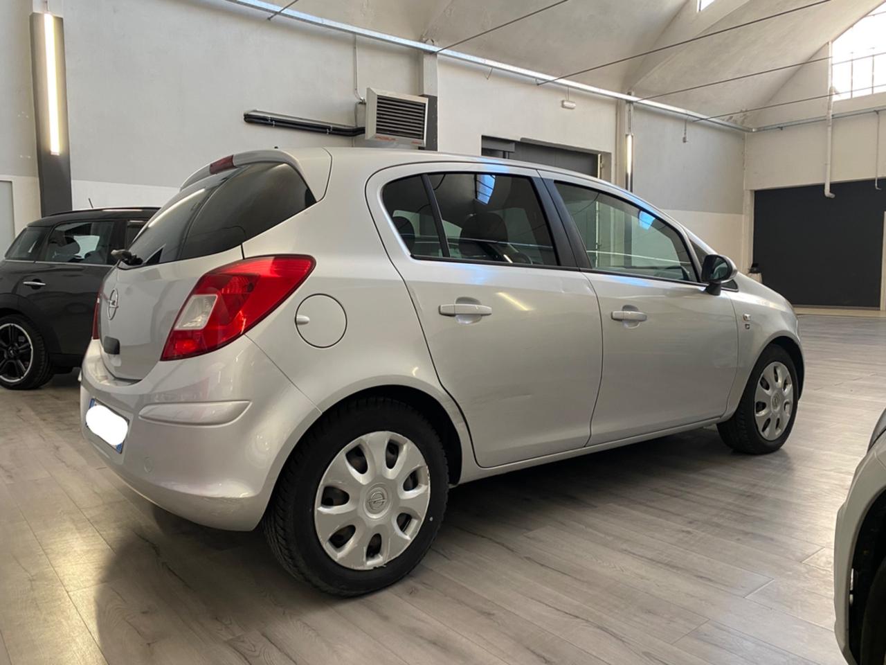 Opel Corsa 1.2 5 porte Club
