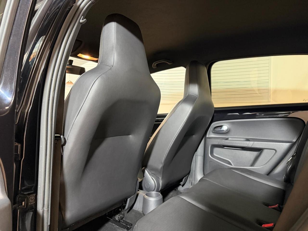 Volkswagen up! 1.0 5p. Versione STREET