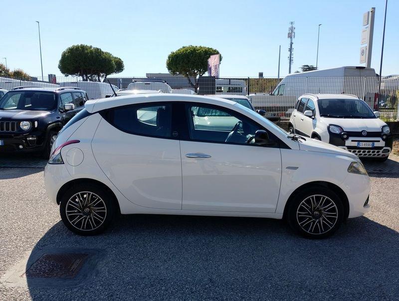 Lancia Ypsilon Ypsilon 1.0 firefly hybrid Gold s&s 70cv