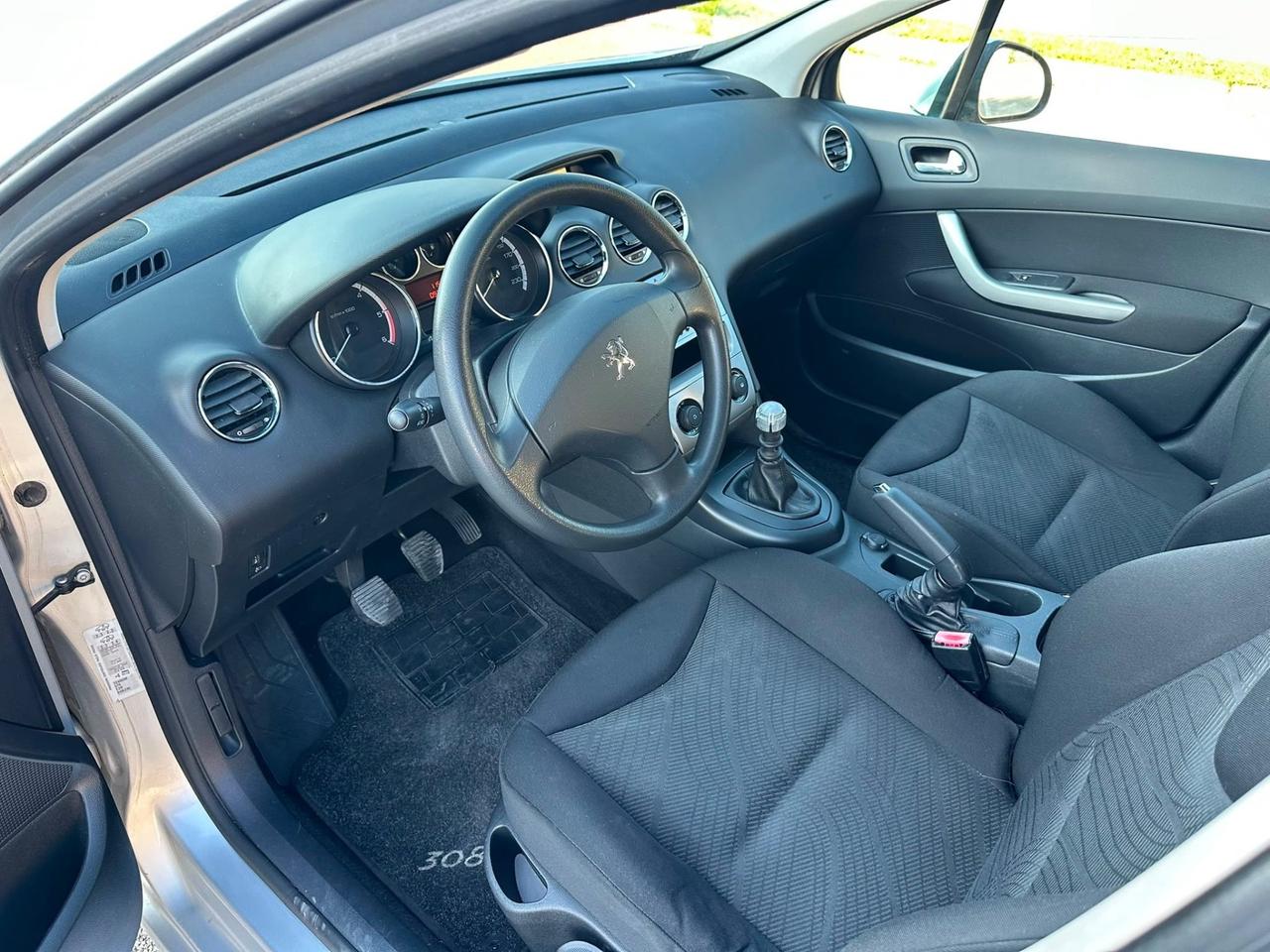 Peugeot 308 1.6 hdi 112CV 6 marce