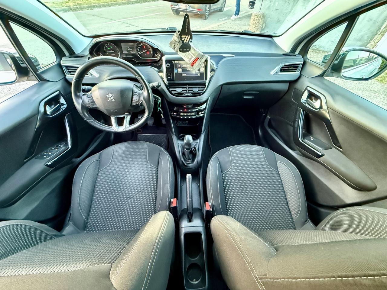 Peugeot 208 1.2i 82CV Allure 99.000Km NEOPATENTATI