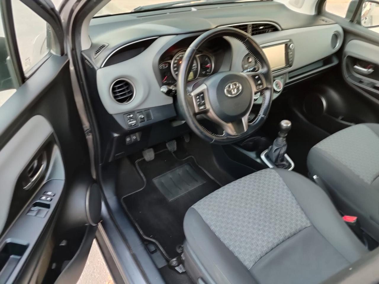 Toyota Yaris 1.4 Diesel ACTIVE 2015!!