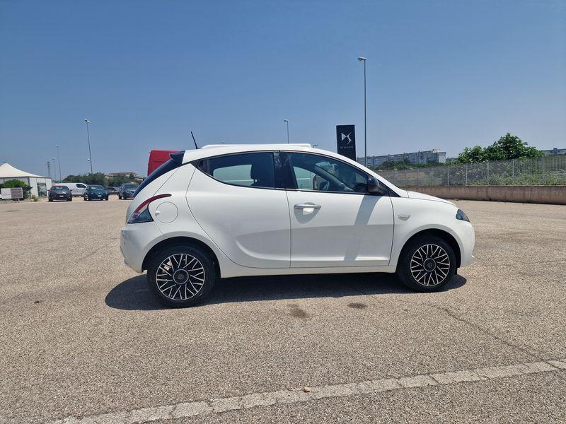 LANCIA Ypsilon 1.0 firefly hybrid Platino s&s 70cv