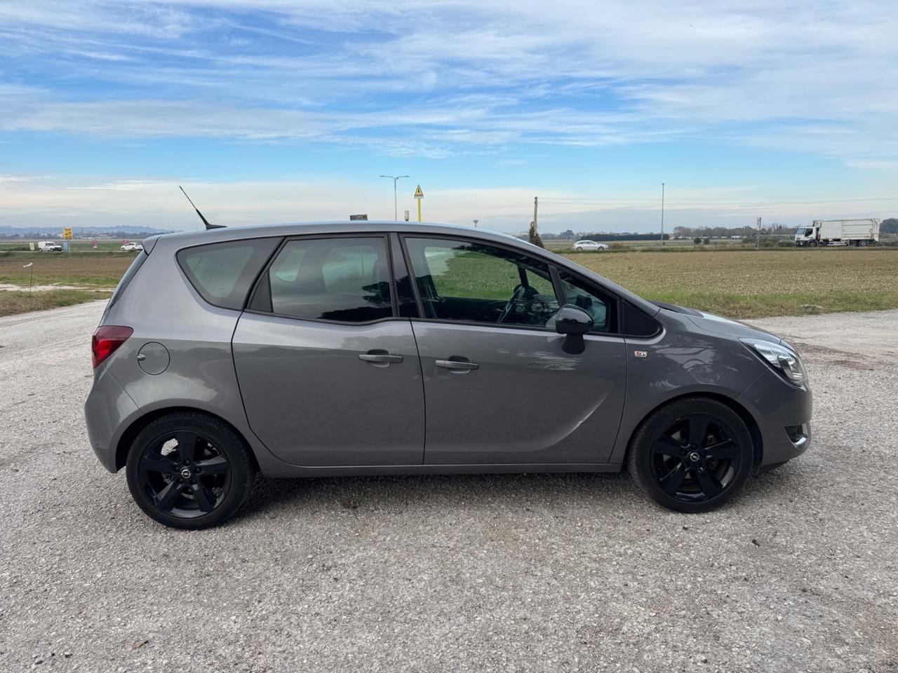 Opel Meriva 1.4 Cosmo 28000 km