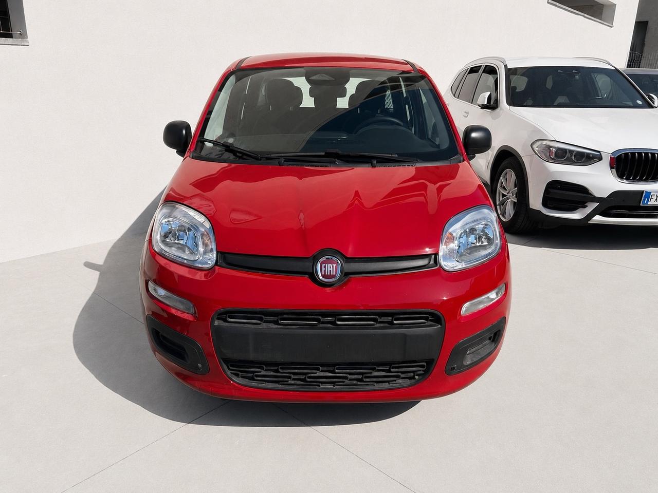 Fiat Panda 1.0 FireFly S&S Hybrid Pandina Icon RED