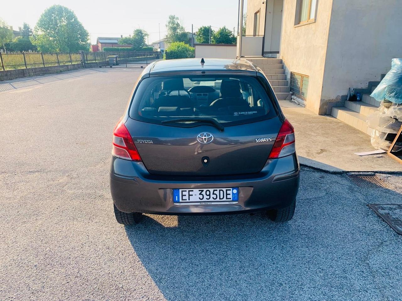 Toyota Yaris 1.0 benzina 2010 130.000km neo