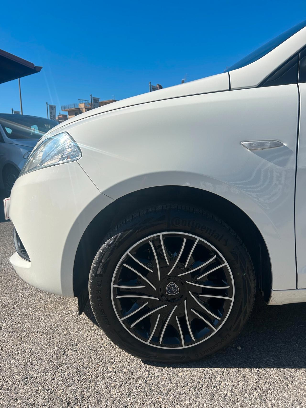 Lancia Ypsilon 1.2 69 CV 5 porte S&S Platinum