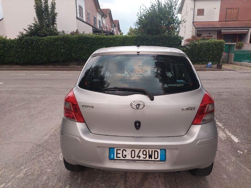 Toyota Yaris 1.0 5P euro5 gomme frizione nuove ok areaB/C