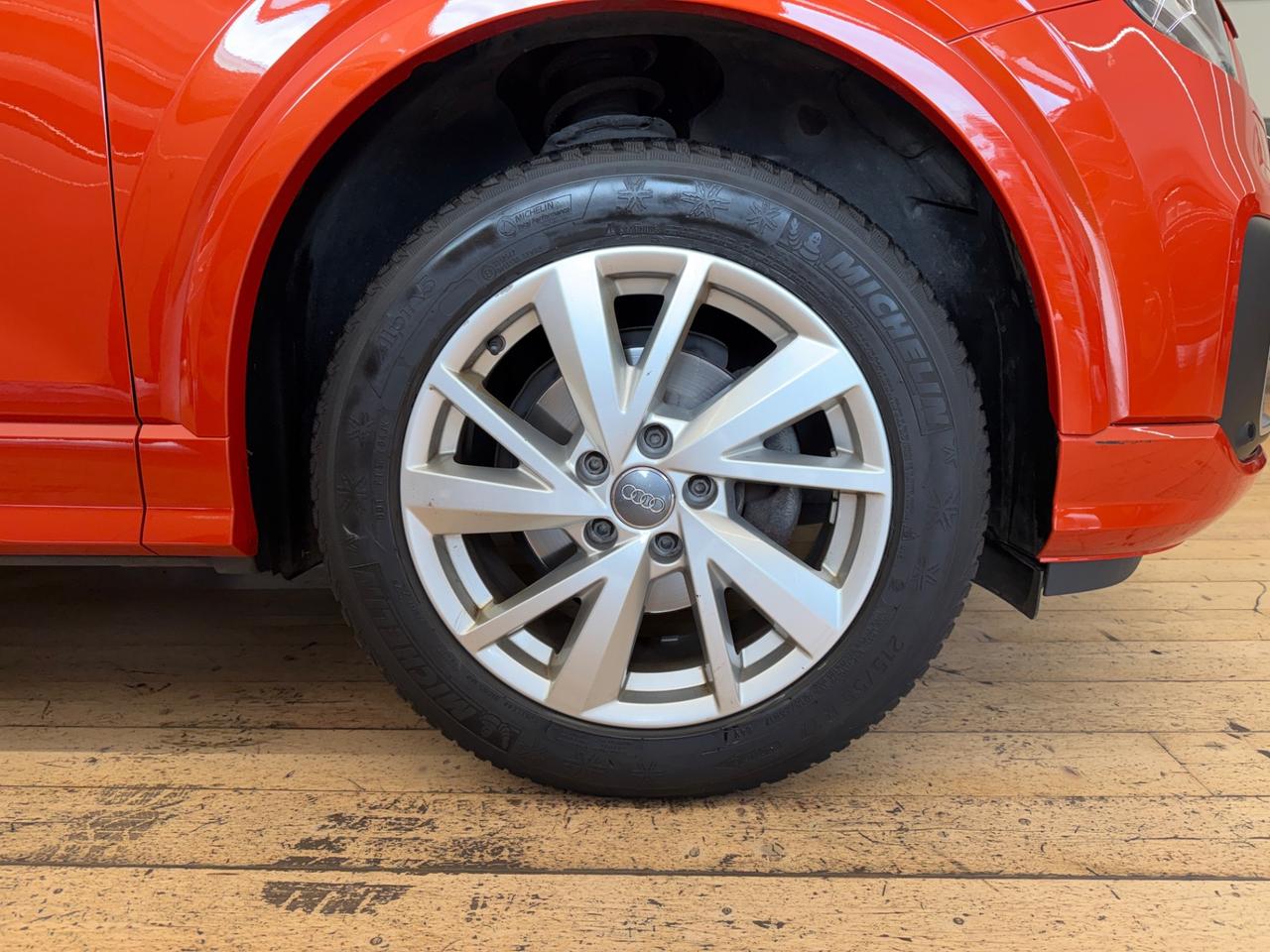 Audi Q2 30 TFSI Business Design Gancio Traino