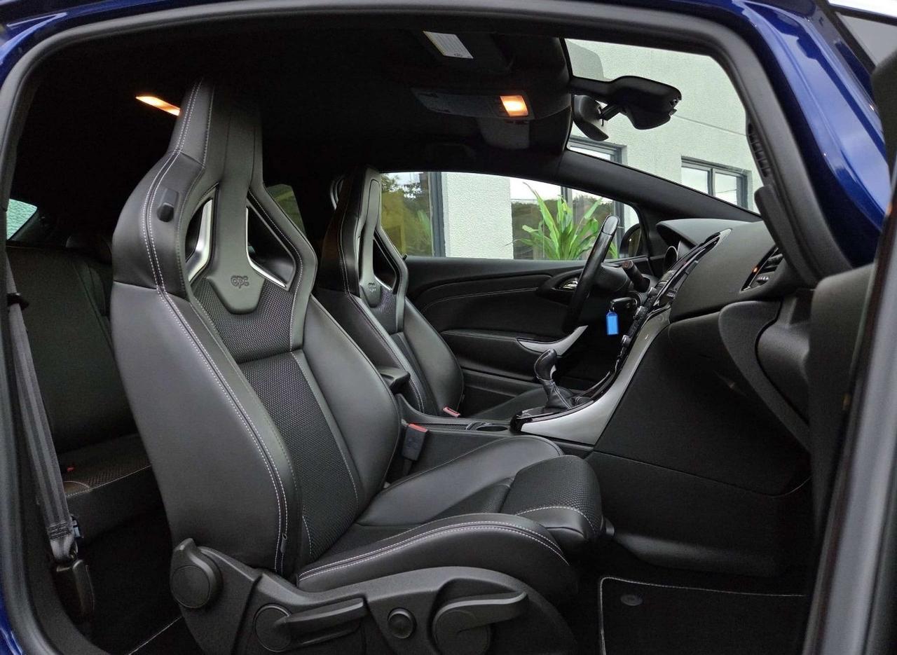 Opel Astra GTC 2.0 Turbo 280CV S&S 3p. OPC