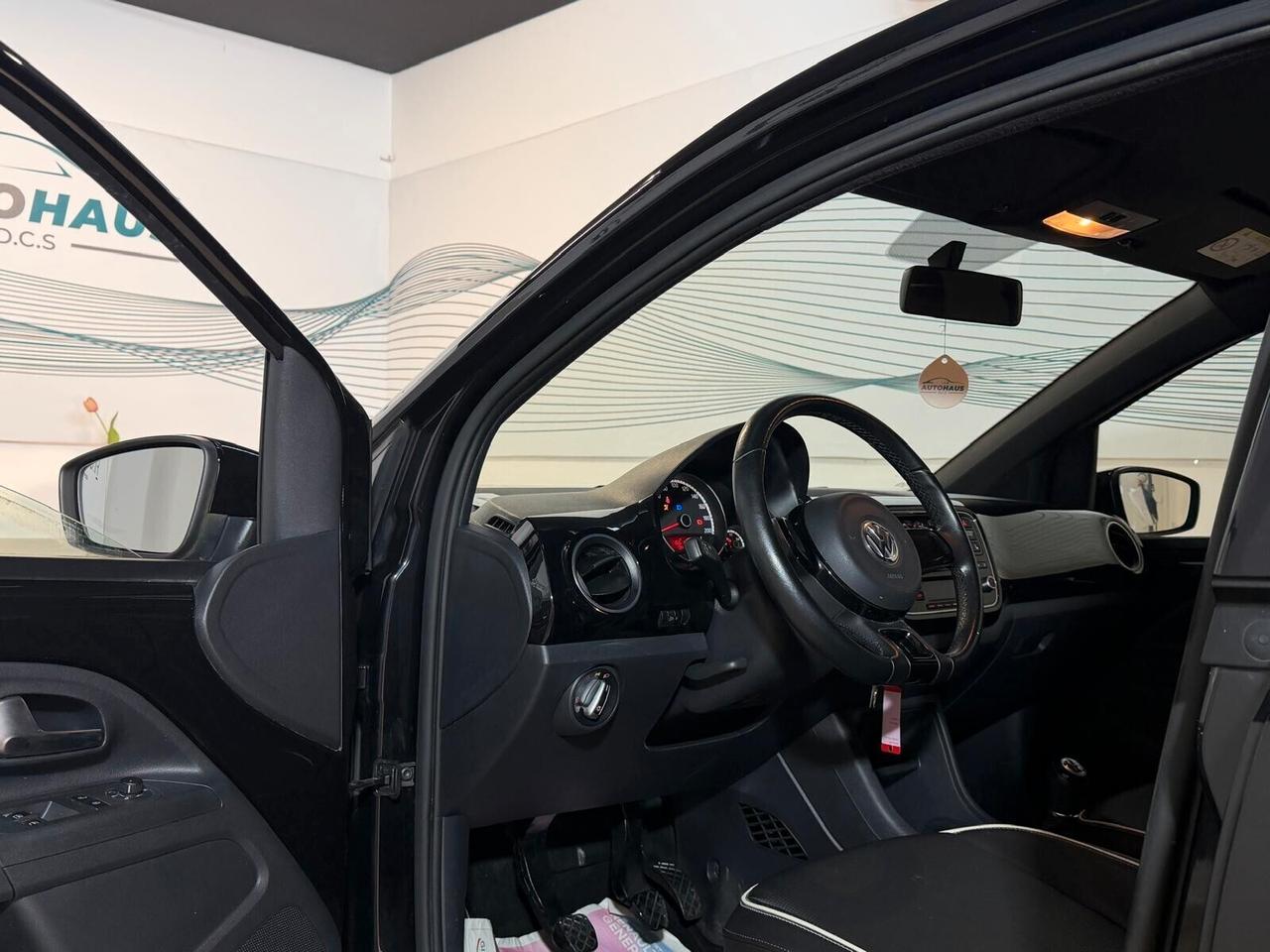 Volkswagen up! 1.0 5p. Versione STREET