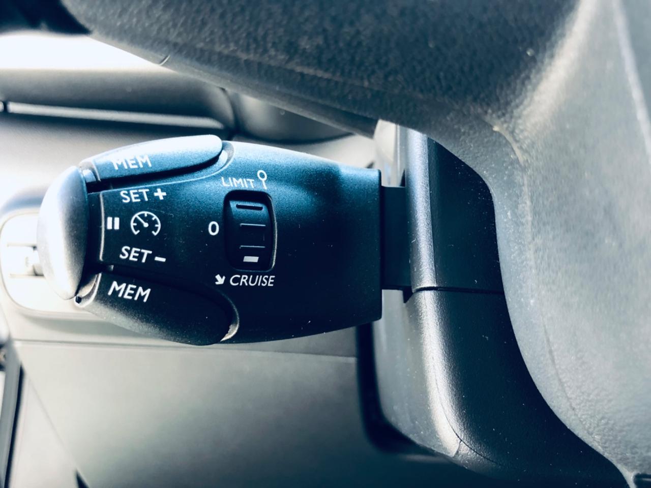 Citroen C31.2 110 CV TETTO NERO Shine -telecam-