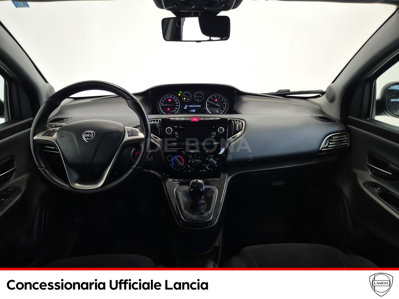 Lancia Ypsilon 1.2 8v silver c/clima 69cv