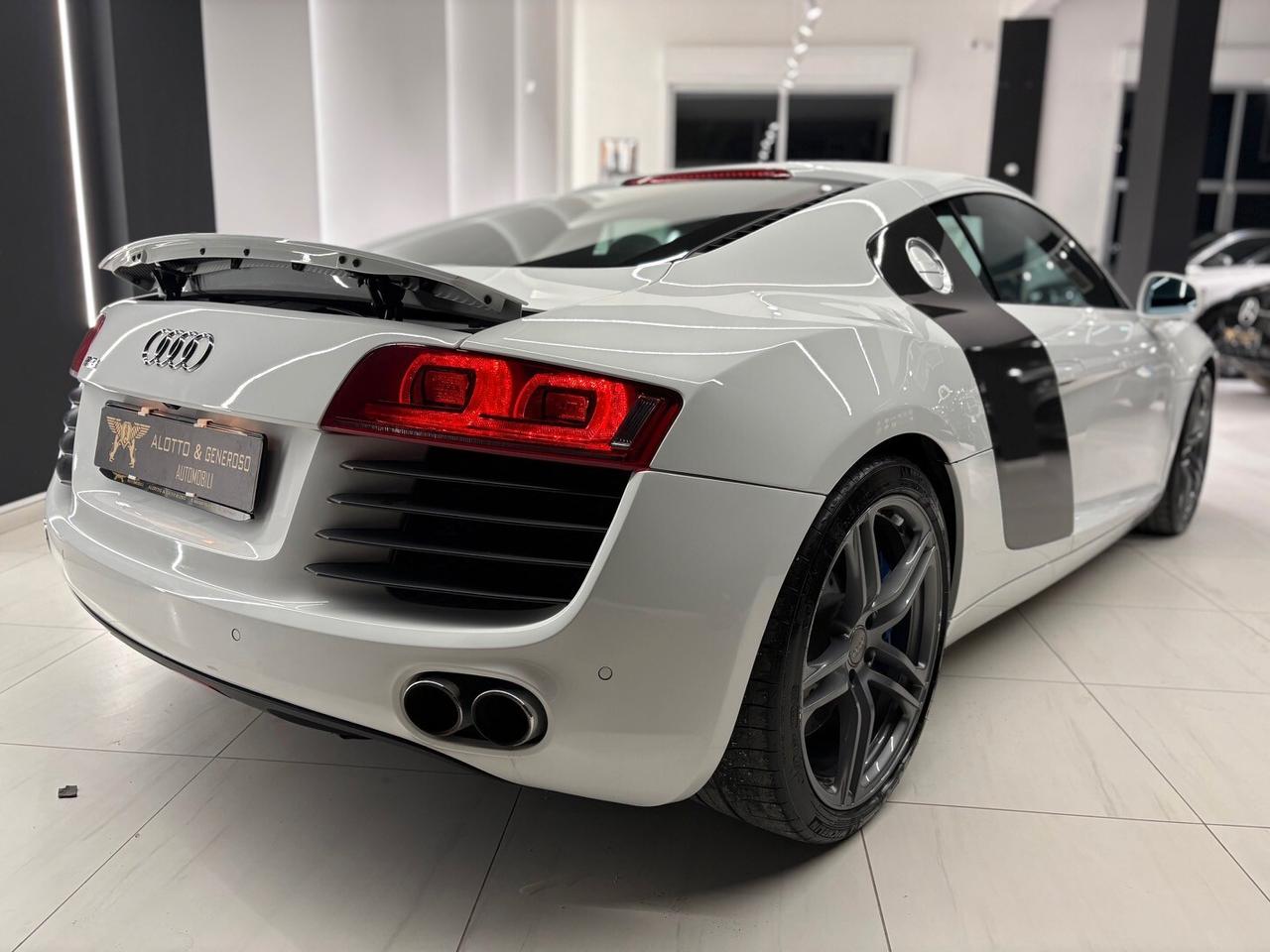 Audi R8 4.2 V8 FSI quattro R tronic
