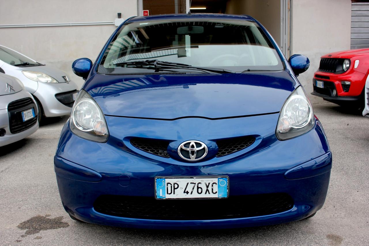 Toyota Aygo 1.0 AUTOMATICA 68 CV 5 PORTE TAGLIANDATA GARANZIA 12 MESI NEOPAT OK