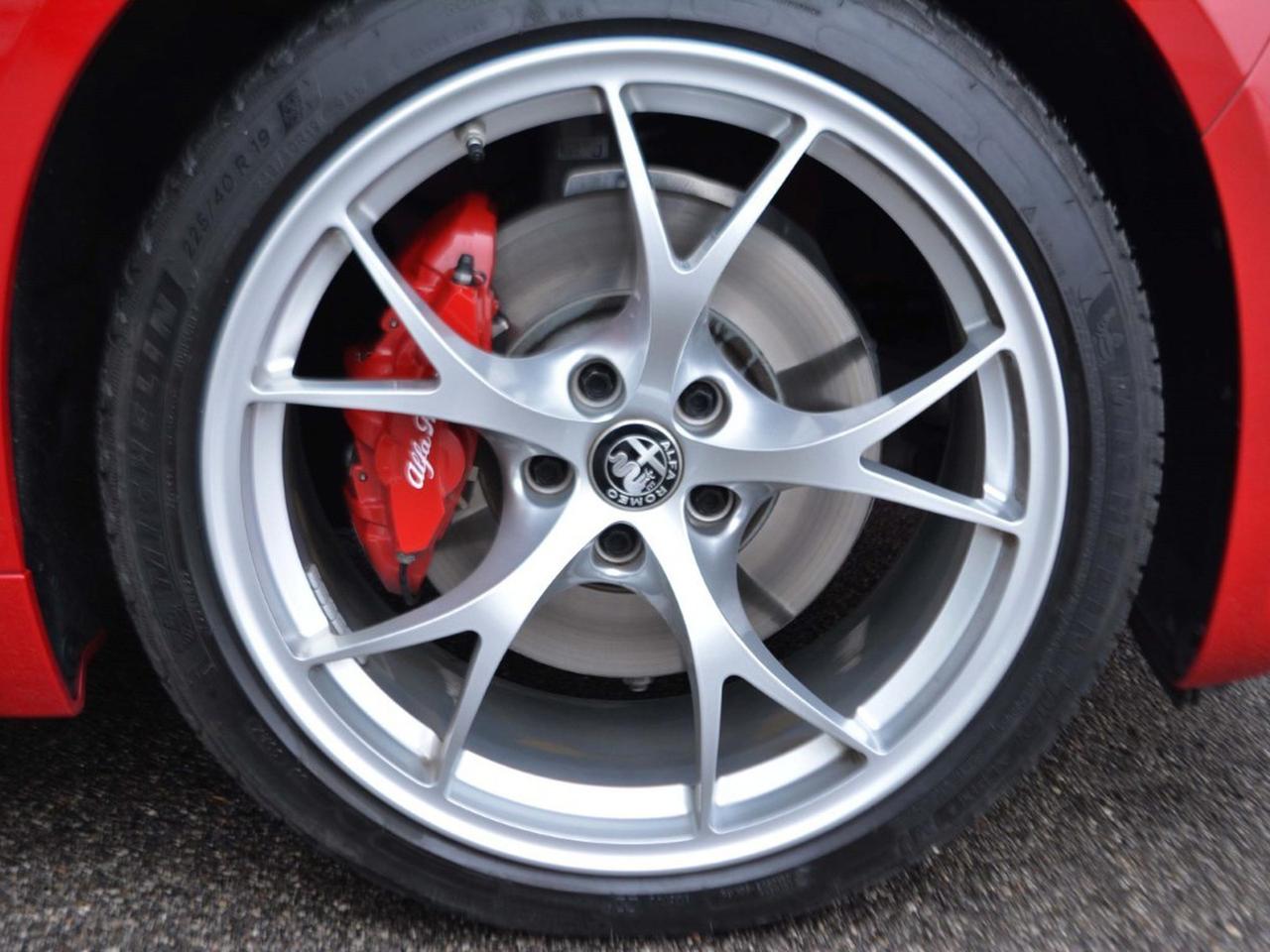 Alfa Romeo Giulia 2.0 turbo 280cv competizione q4 at8