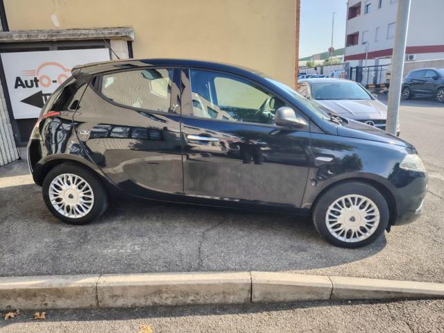 LANCIA Ypsilon 1.2 69 CV 5 porte Silver NEOPATENTATI-FINANZIABILE