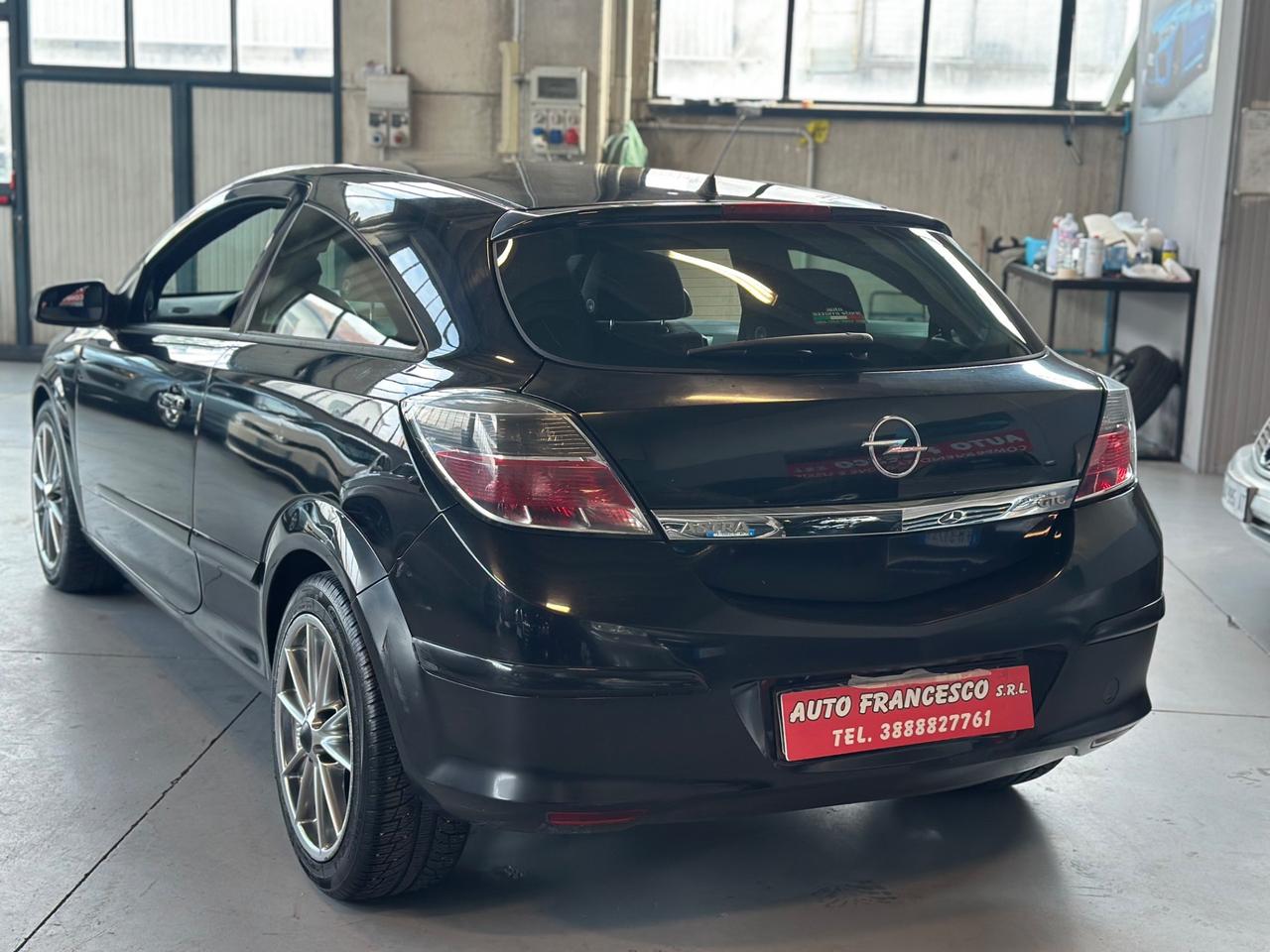 Opel Astra GTC 1.7 CDTI 101CV 3 porte Cosmo