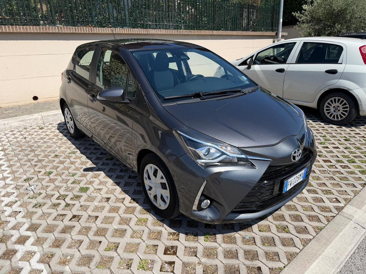 Toyota Yaris 1.0 Lounge *GARANZIA*