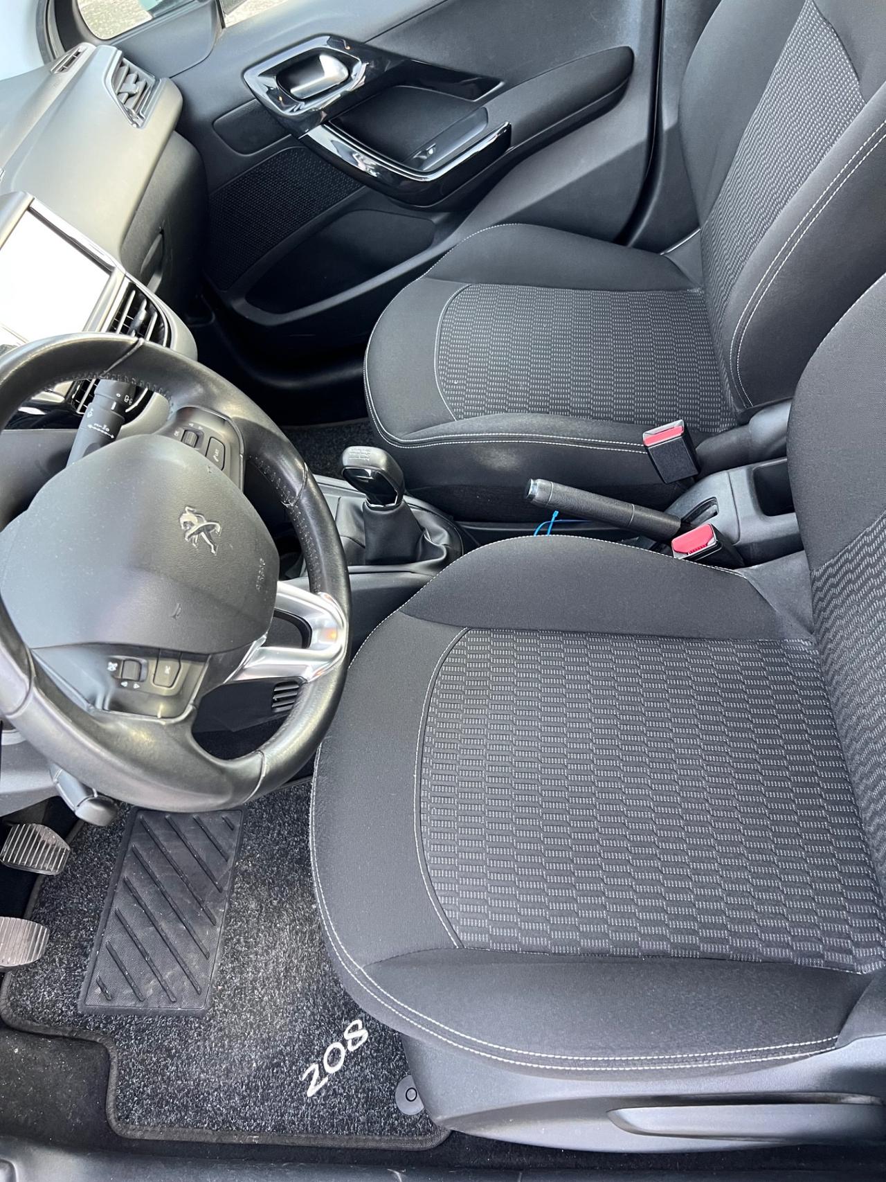 Peugeot 208 PureTech 82 5 porte Allure