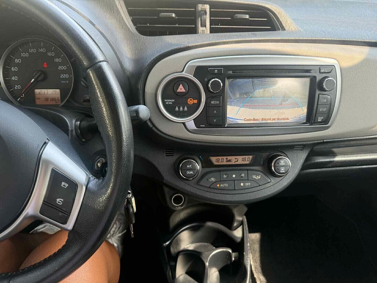 Toyota Yaris 1.0 BENZINA ''navig, retr,'' 2012 neop ok